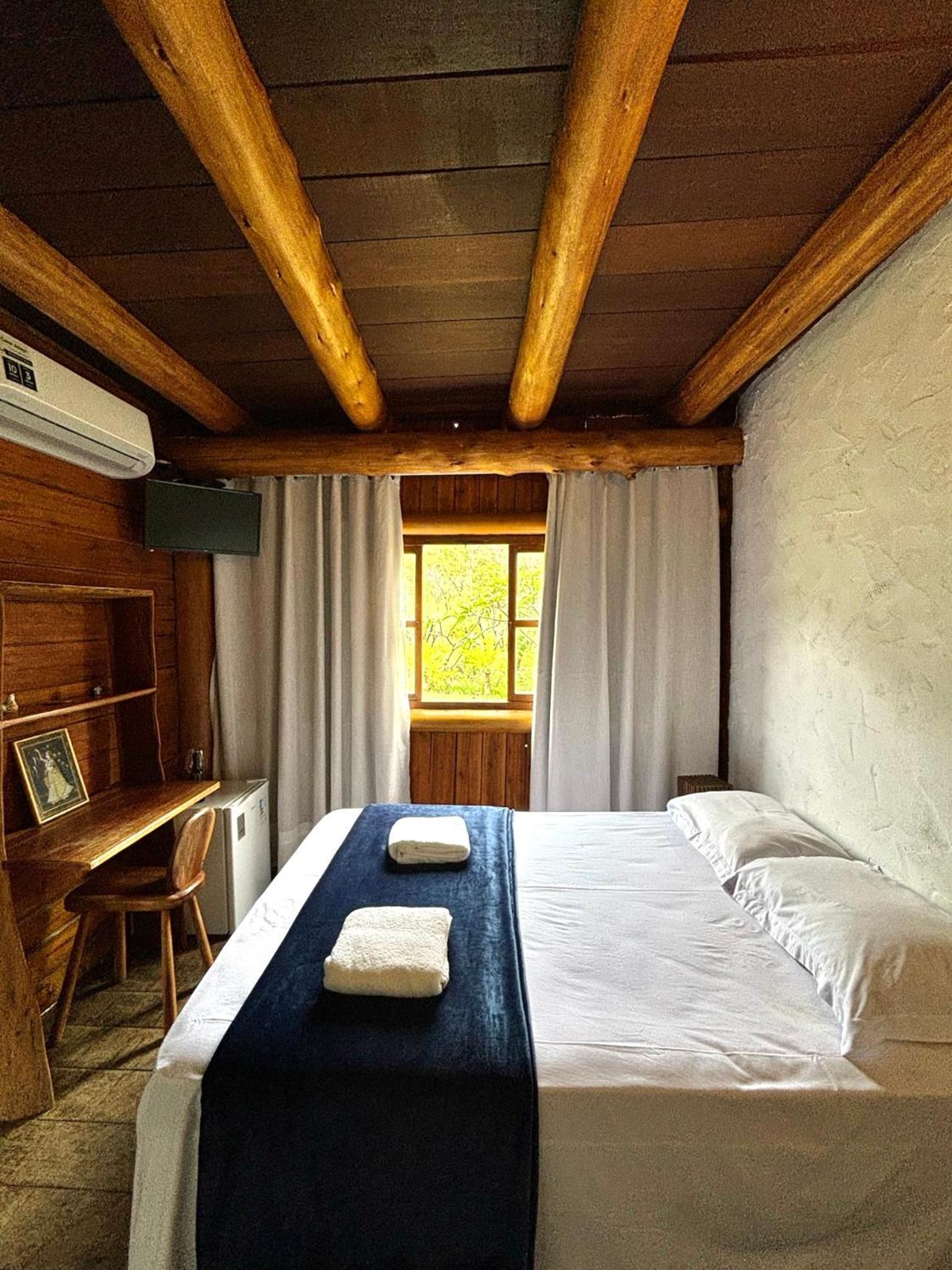 Cachoeira E Pousada Paraiso Dos Pandavas Алту-Параизу-ди-Гояс Экстерьер фото